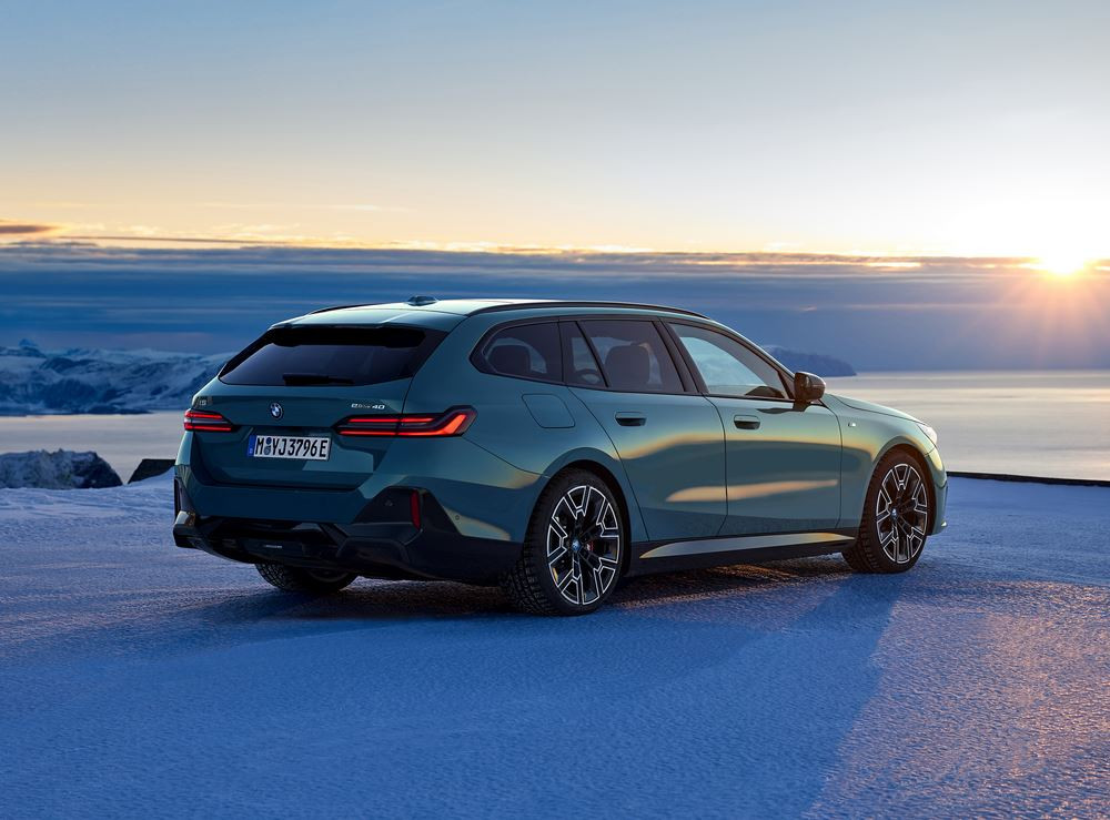 La BMW i5 eDrive40 Touring électrique affiche près de 500 kilomètres d ...